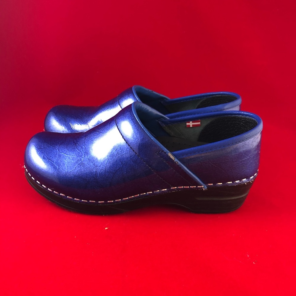 Sanita Shiny Blue Nursing Clogs EU 37 US 6.5 - 7 - Picture 1 of 13